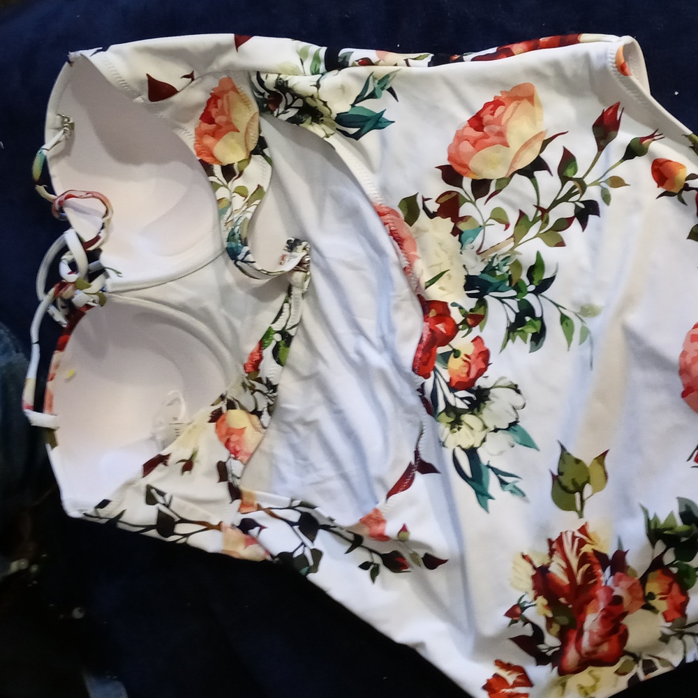 Cupshe floral swimsuit - Picture 3 of 4